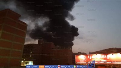 عاجل.. إخلاء الشقق السكنية المتواجدة بمحيط حريق مخزن الكاوتشوك بشبين الكوم