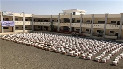 7 آلاف يمني في المخا يستفيدون من المساعدات الإنسانية الإماراتية