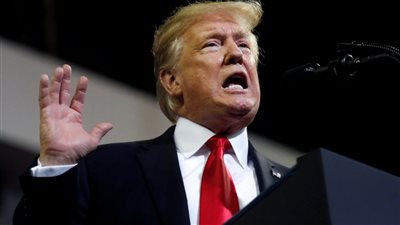 شاهد رد فعل ترامب بعد أن أحرجته مذيعة 