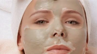 استعيدي بريق بشرتك مع هذا القناع المذهل (فيديو)