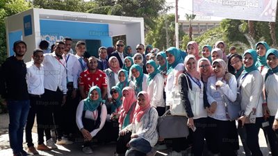 توافد كثيف لطلاب جامعة أسيوط  على مكتب التسجيل فى منتدى شباب العالم