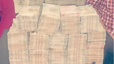 القبض على تاجر عملة بحوزته 3 آلاف دولار بعابدين