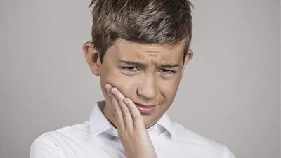 هكذا تتصرفين إذا كسر سن طفلك الدائم