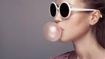 تصرفات تخالف الإتيكيت.. ابتعدي عنها