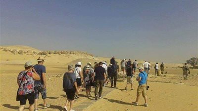 وفد هولندي يزور المعالم الأثرية والسياحية بالمنيا