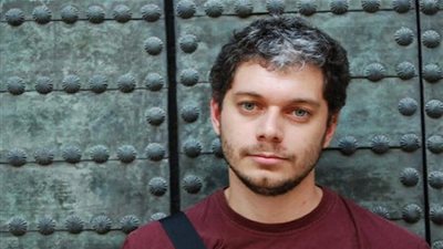 تعرف على أسباب ظهور الشعر الأبيض في سن الشباب