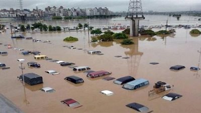 مقتل شخصين على الأقل وتعطيل الدراسة ووسائل النقل بسبب الأمطار بتونس