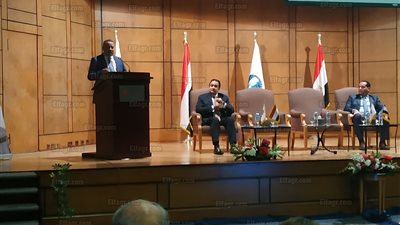 رئيس برلمانية مستقبل وطن: مصر ستدخل عصر صناعة السيارات خلال 10 أعوام (صور)