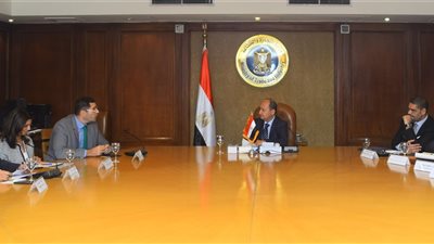   وزير التجارة يبحث مع ممثلى شركة نستله المشروعات المستقبلية للشركة في السوق المصرى