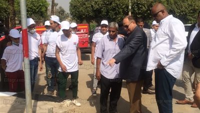 تحت شعار شارك ونظف محافظ الفيوم يشارك الشباب والفتيات أعمال التجميل بمركز سنورس (صور)