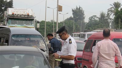 إزالة 86 موقفا عشوائيا في حملات مرورية بالجيزة