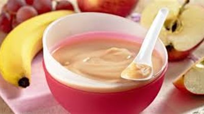 للرضيع.. حضري بيوريه الكيوي والموز والعنب 