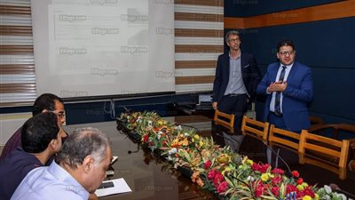 شركة إسبانية تزور ميناء دمياط لتطوير المعدات (صور)