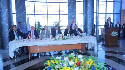 وزير النقل يفتتح المقر الجديد لشركة النيل العامة لإنشاء الطرق (صور)