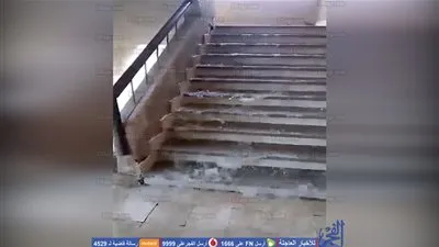 عاملون في مدرسة يفاجئون بسقوط مياه عليهم بالمنوفية (فيديو)