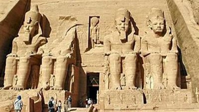 6 فرق للفنون الشعبية تشارك في احتفالات تعامد الشمس على وجه رمسيس الثاني