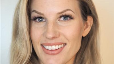 للعروس صاحبة العيون المبطنة.. حيل مكياج تناسب إطلالتك