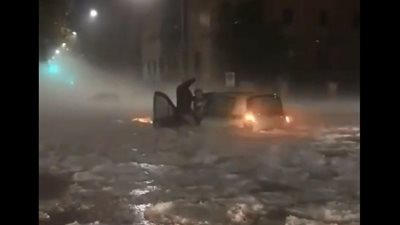 أنهار من الجليد فى شوارع روما بعد عاصفة ثلجية (فيديو وصور)