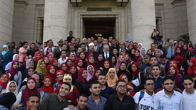 في حوار مع الطلاب.. رئيس جامعة القاهرة ووزير الأوقاف يتفقان على ضرورة تجديد الخطاب الديني 