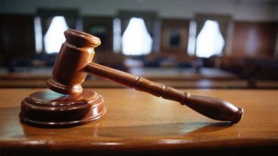 قاضي المعارضات يخلي سبيل متهمين بكفالة 10 آلاف جنيه في اتهامهما بحيازة مخدرات