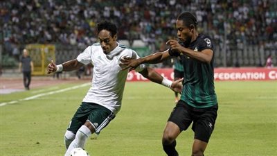 عاجل.. اشتباكات عنيفة بين لاعبي المصري وجماهير فيتا كلوب (صور)