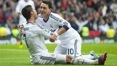 أوزيل يكشف عن استمرار عشقه لريال مدريد