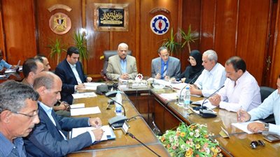 محافظ السويس: تذليل أي عقبات أو مشاكل بالمصالح الحكومية لتقديم الخدمات للمواطنين