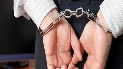 حبس صاحب شركة شحن للإتجار في النقد الأجنبي بالنزهة