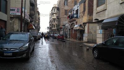 أمطار غزيرة بالإسكندرية تتسبب في زحام مروري (صور)