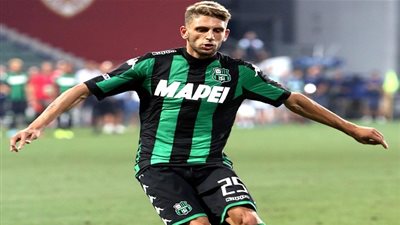 برشلونة ينافس روما على مهاجم ساسولو