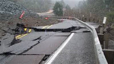 لحظة ابتلاع الأرض لسيدتين في تركيا (فيديو)