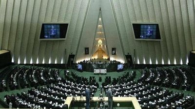 البرلمان الإيراني يوافق على وزير جديد للاقتصاد