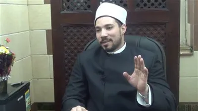 عبدالله رشدي: لا يجب أن تنشر الفتيات صورهن على 