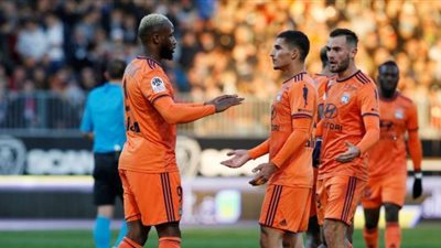 ليون يصعد للمركز الثالث بالدوري الفرنسي