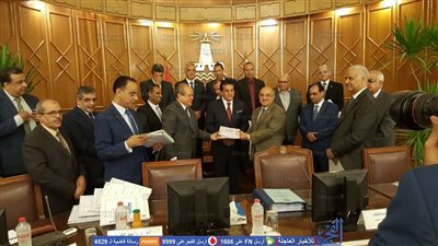 رئيس جامعة أسيوط يُعلن استلامه لمشروعه إنشاء أول مركز للقياس والتقويم بالجامعة (صور)