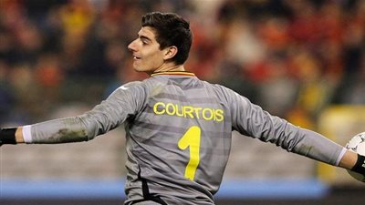 كورتوا في الكلاسيكو.. حارس ضعيف أمام برشلونة