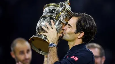 فيدرر يتوج ببطولة بازل ويحصد لقبه الـ99 في تاريخه