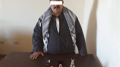 أمن أسيوط يضبط عاملا بحوزته قطع يشتبه في أثريتها
