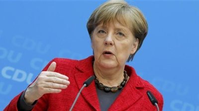 ألمانيا: ميركل تسعى لتجميع تحالفها بعد هزيمة انتخابية ساحقة