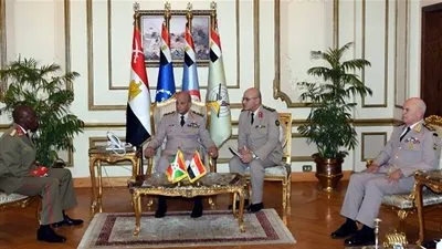 وزير الدفاع ورئيس الأركان يلتقيان رئيس قوات الدفاع الوطني البوروندي
