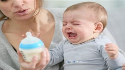 هكذا تقللين من أعراض المغص عند طفلك الرضيع