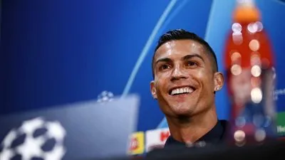  رونالدو يتجاوز سيلينا جوميز ويصبح الأكثر متابعة على انستجرام