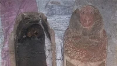 عاجل.. ضبط 4 أشخاص قبل بيعهم تابوت آثري ومومياء (صور)