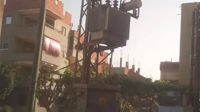 صعق شاب بالكهرباء لمس عامود إنارة بإحدى مدارس بنها (صور)