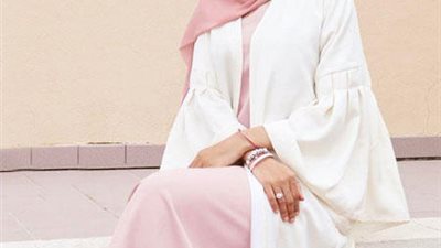 لإطلالة ناعمة كالفاشينيستات.. عبايات بألوان مبهجة (صور)