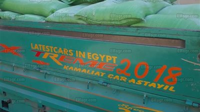 قبل بيعها بالسوق السوداء.. ضبط سيارة محملة بـ3 أطنان دقيق مدعم في أطفيح (صور)