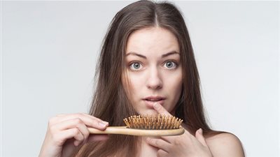 وصفات سهلة وبسيطة لعلاج تساقط الشعر.. جربيها