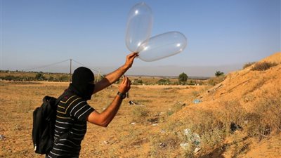 فلسطين توافق على العرض المصري بوقف إطلاق البالونات الحارقة