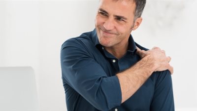 5 مشاكل تصيب الكتف وتشعرك بالألم وطرق التخلص منها