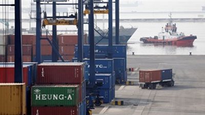 تداول 7 سفن بضائع وحاويات بموانئ بورسعيد